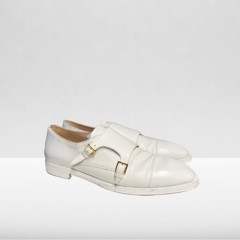 Stuart Weitzman White Saffiano Leather Oxford Flat Dress Shoes with Gold Buckle